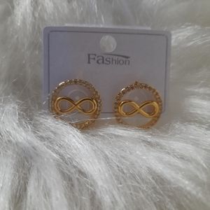 Woman fashion designer earings